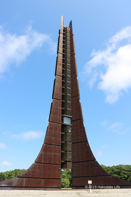 北海道百年記念塔近景