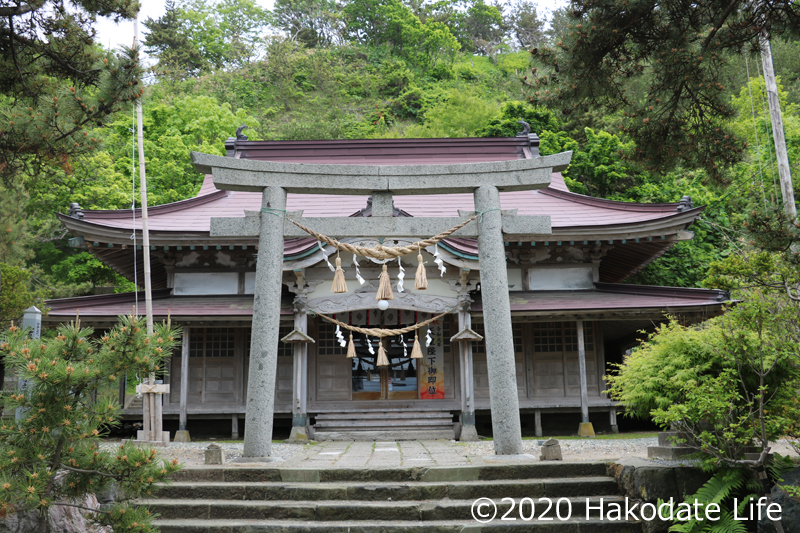 一の鳥居と社殿