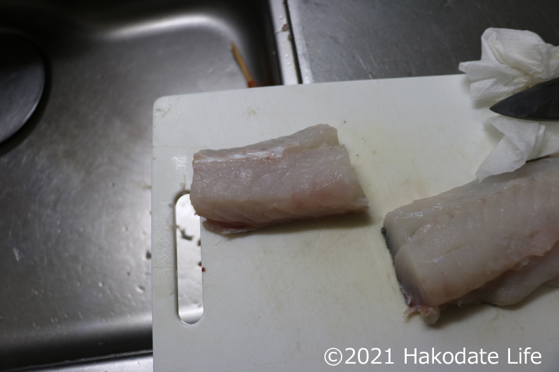 真鱈(マダラ)の捌いて刺身(昆布締め)を作る～真鱈の捌き方 | Hakodate Life